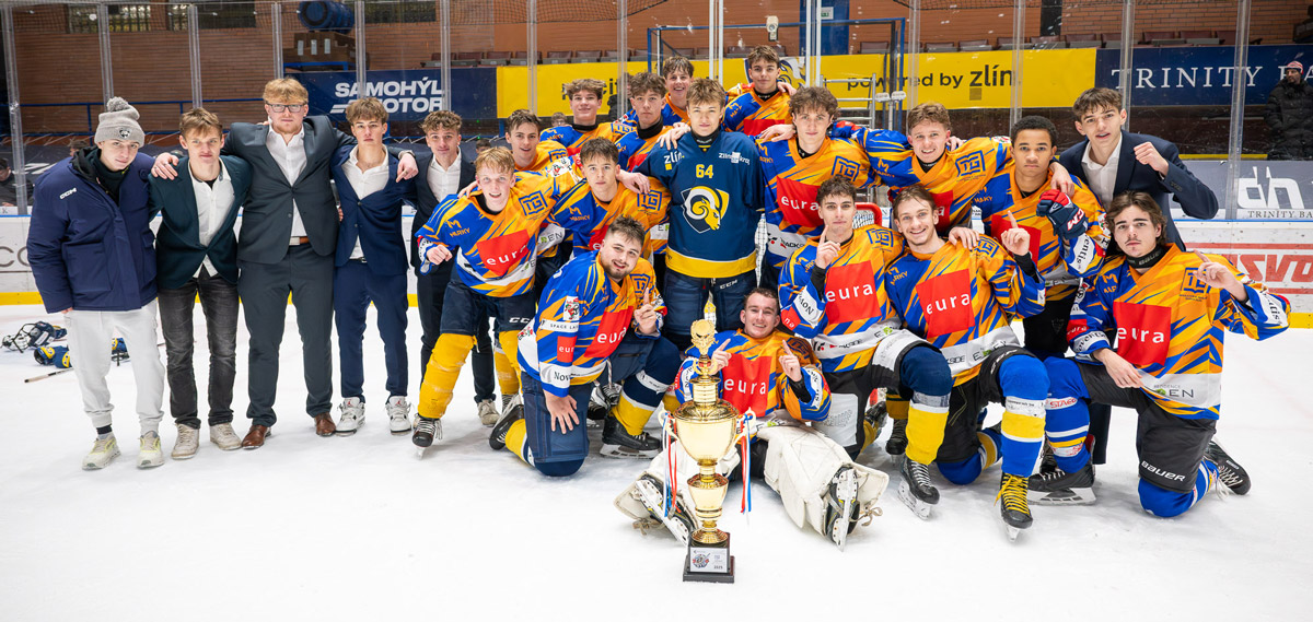 Vítězný hokejový tým GJŠ